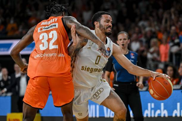 的运动员及 的运动员及